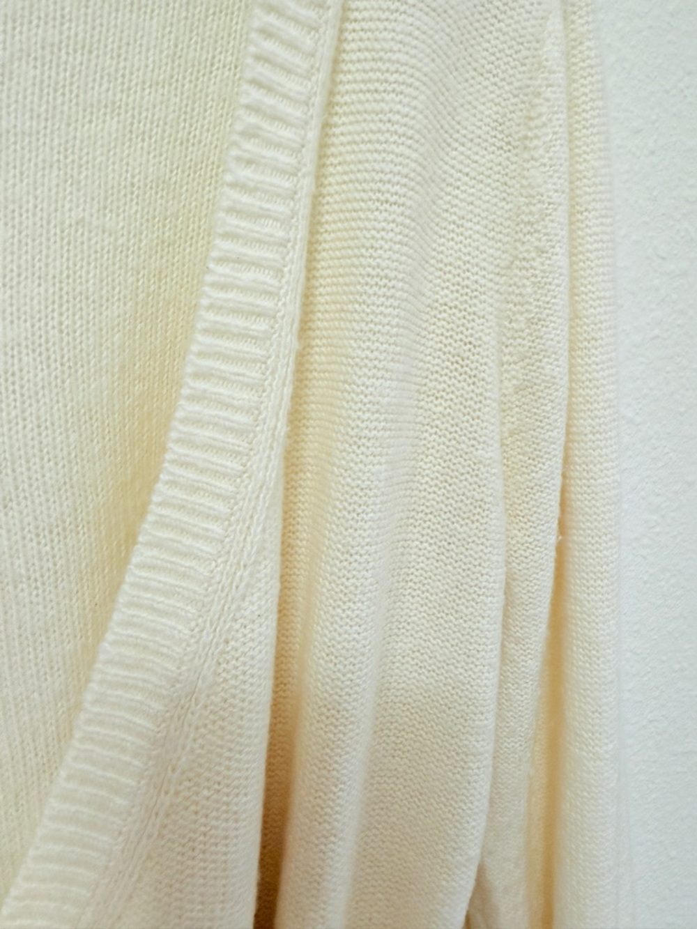 Abercrombie & Fitch Cream Ribbed Knit Sweater Label Detail - Picture 7 of 11